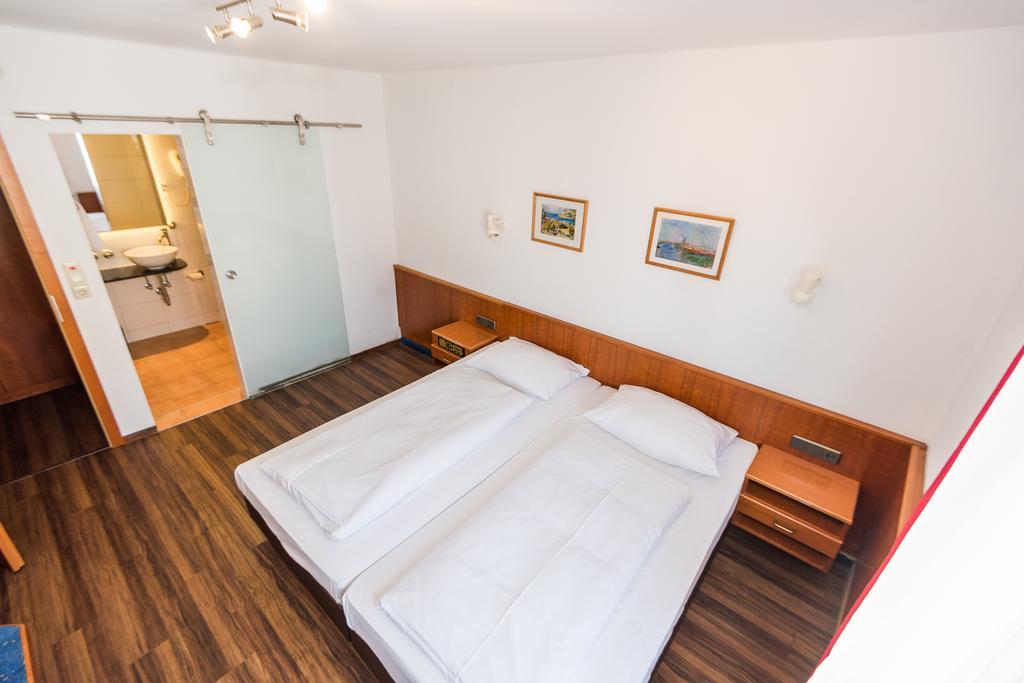 Hotel Am Friedensplatz Stuttgart Habitación foto