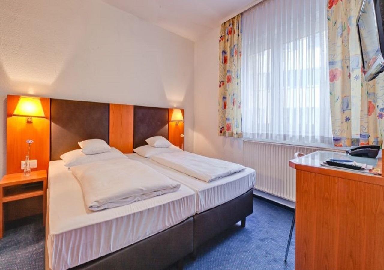 Hotel Am Friedensplatz Stuttgart Exterior foto